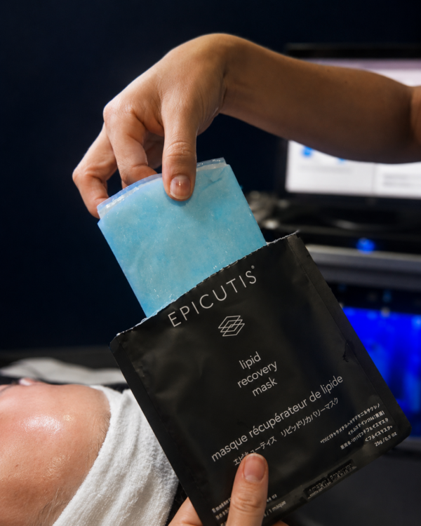 Alternative view of THE RECOVER HYDRAFACIAL